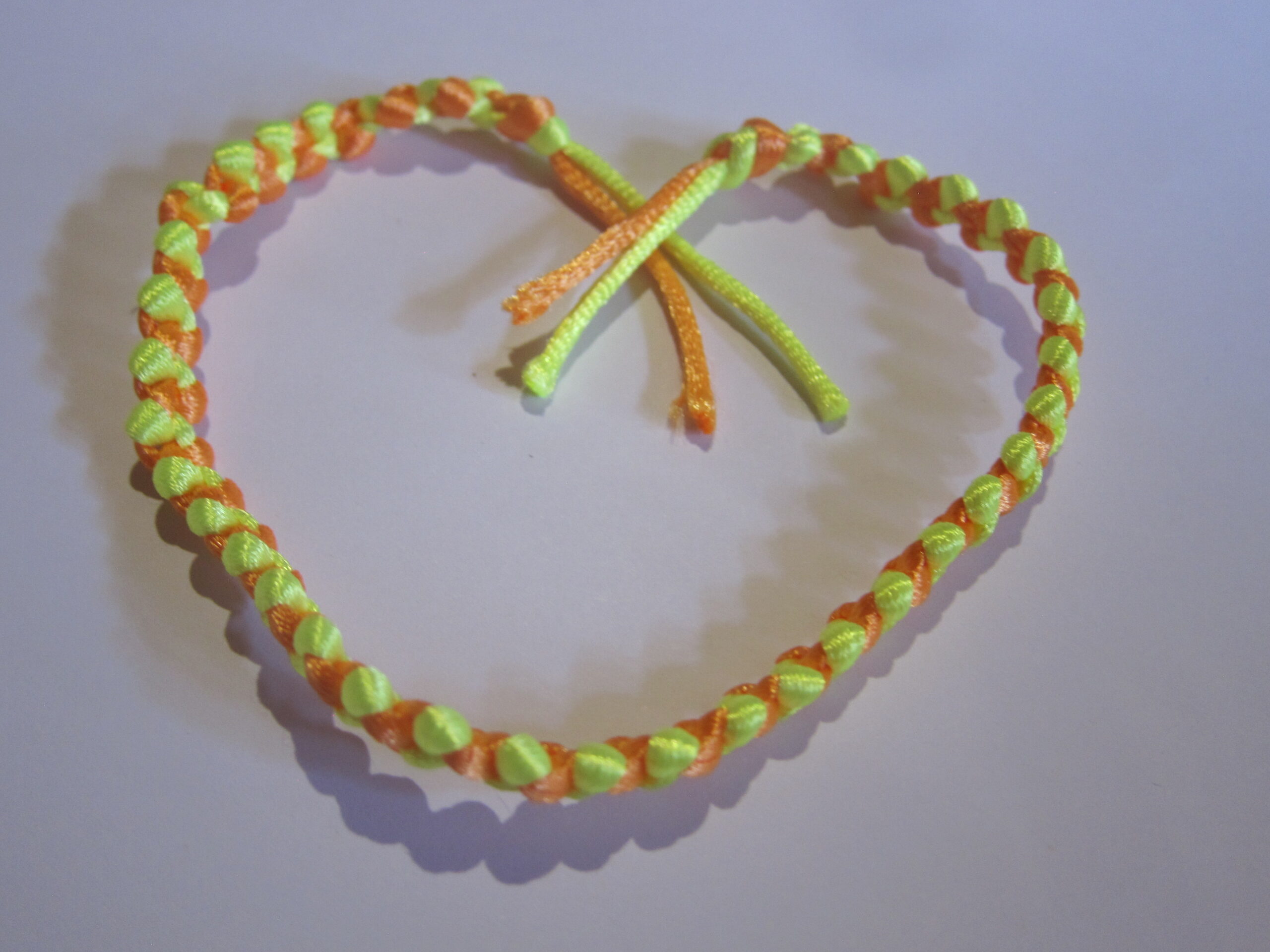 Pulsera amarilla y naranja